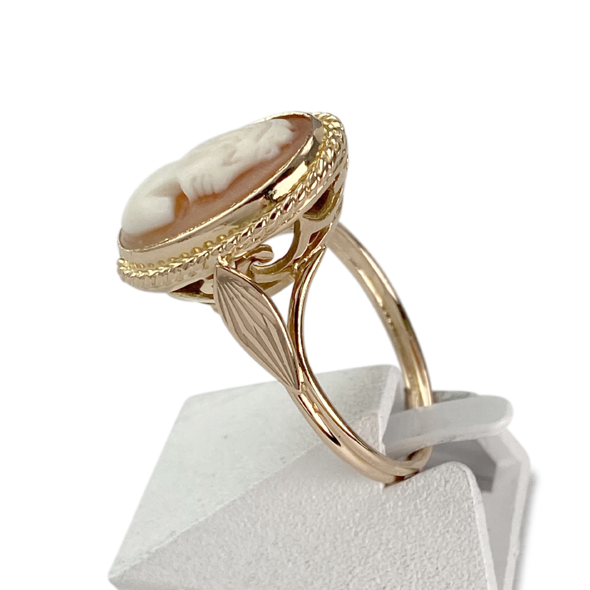 Bague d'occasion or 750 jaune camée coquille - vue 2