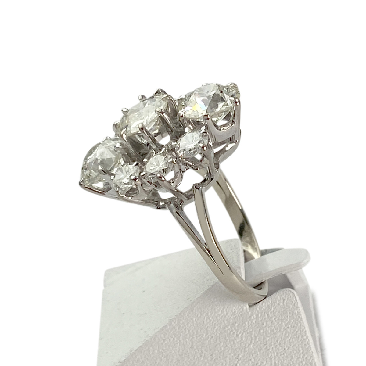 Bague d'occasion or 750 blanc fleur diamants - vue 2