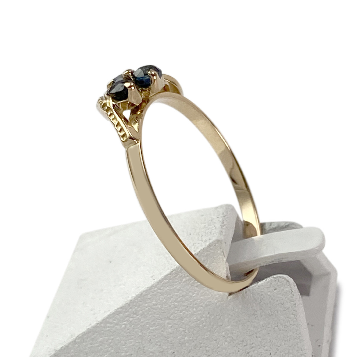 Bague d'occasion or 750 jaune saphir diamant - vue 2