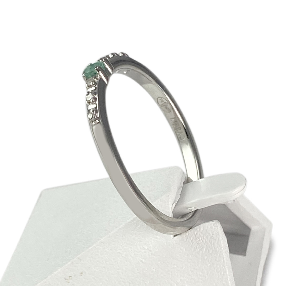 Bague d'occasion or 750 blanc émeraude diamants - vue 2