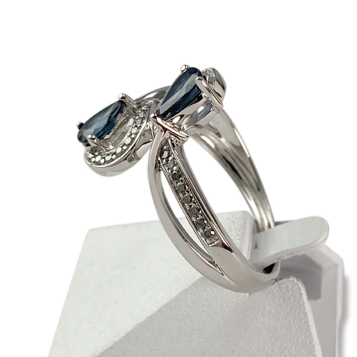 Bague d'occasion or 750 blanc saphir diamant - vue 2