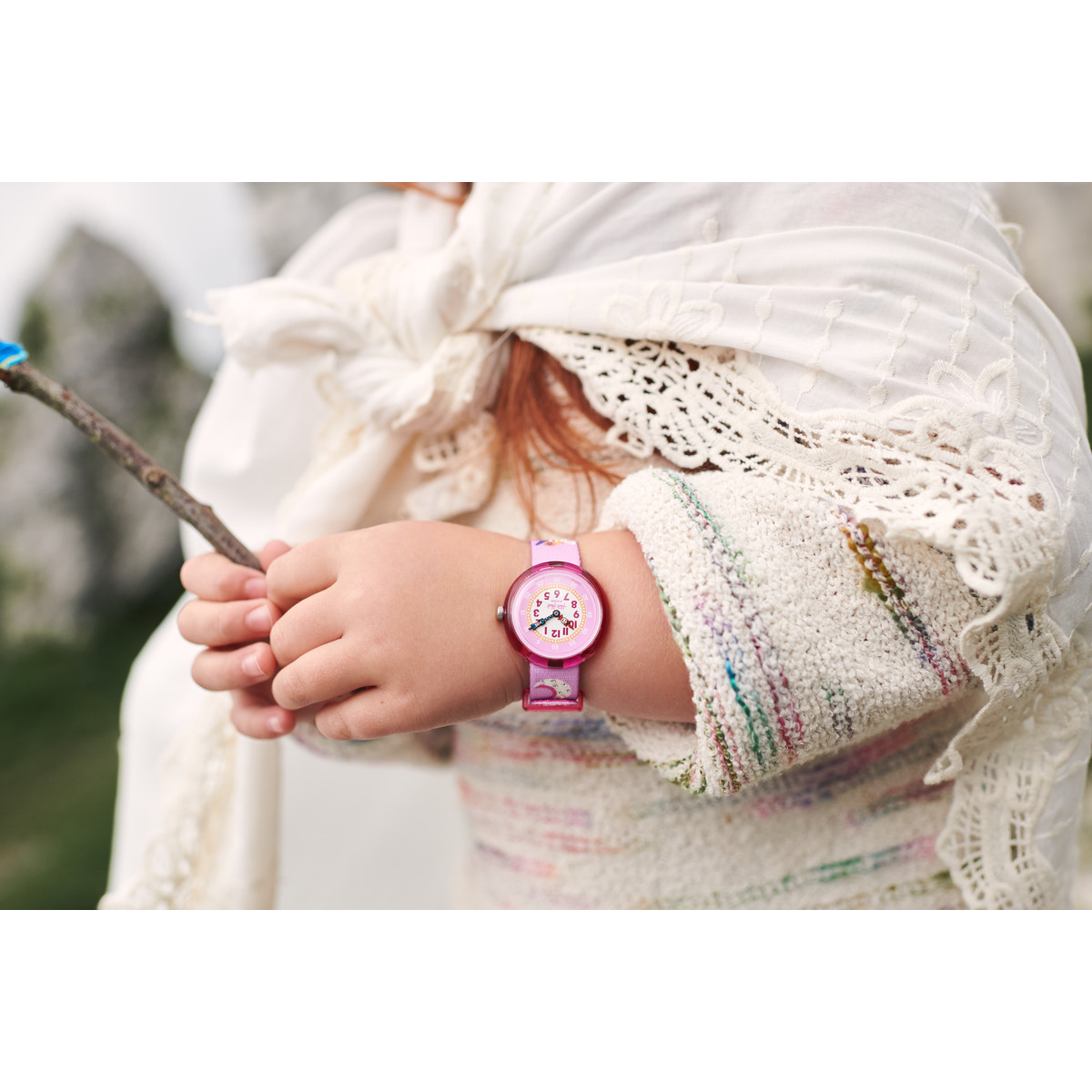 Montre Flik Flak enfant matériaux biosourcés rose licorne - vue porté 1