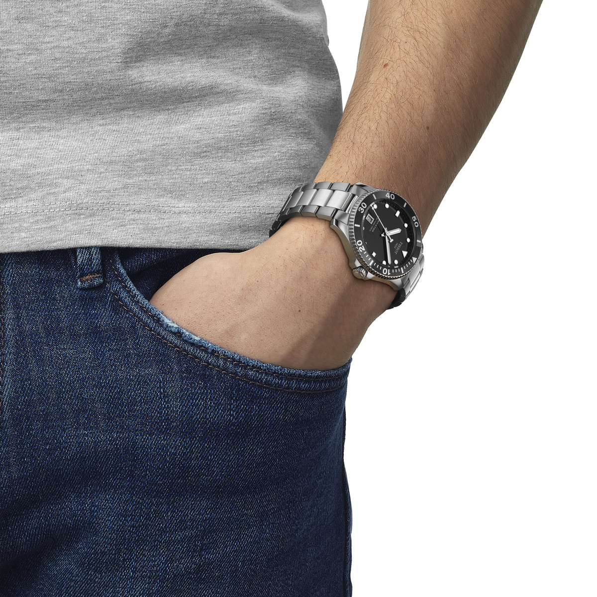 Montre TISSOT T-SPORT SEASTAR 1000 mixte cadran noir bracelet acier inoxydable - vue porté 1