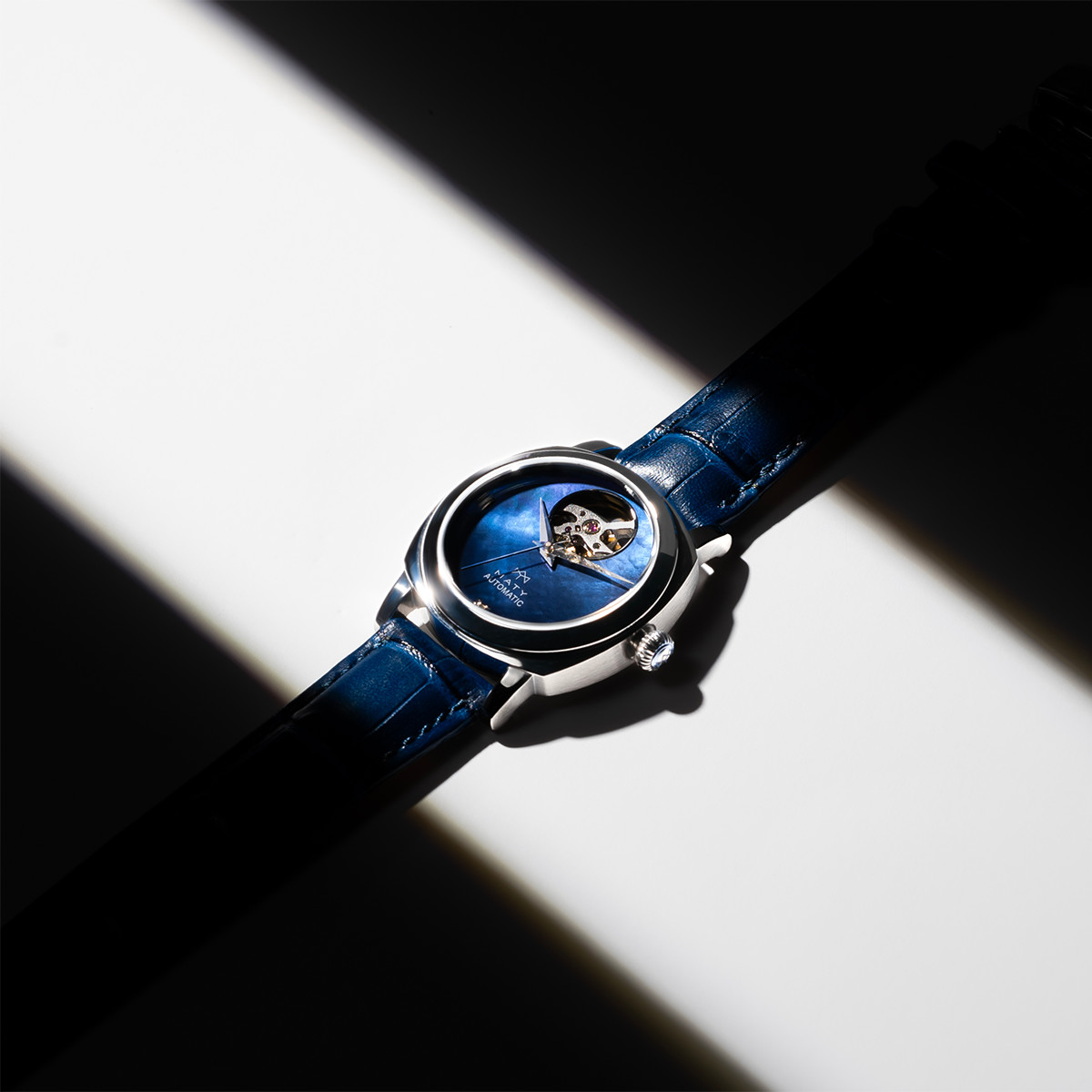 Montre MATY GM automatique cadran bleu bracelet cuir bleu - vue D4