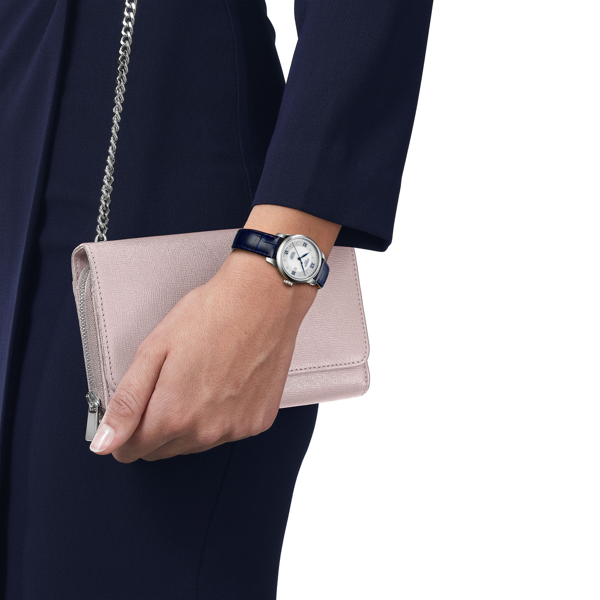Montre TISSOT T-CLASSIC LE LOCLE 20TH ANNIVERSARY femme automatique, cadran gis bracelet acier inoxydable - vue porté 1