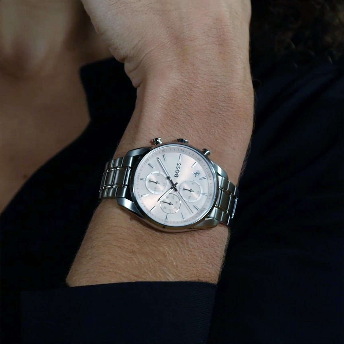 Montre BOSS sport lux femme bracelet acier - vue porté 1