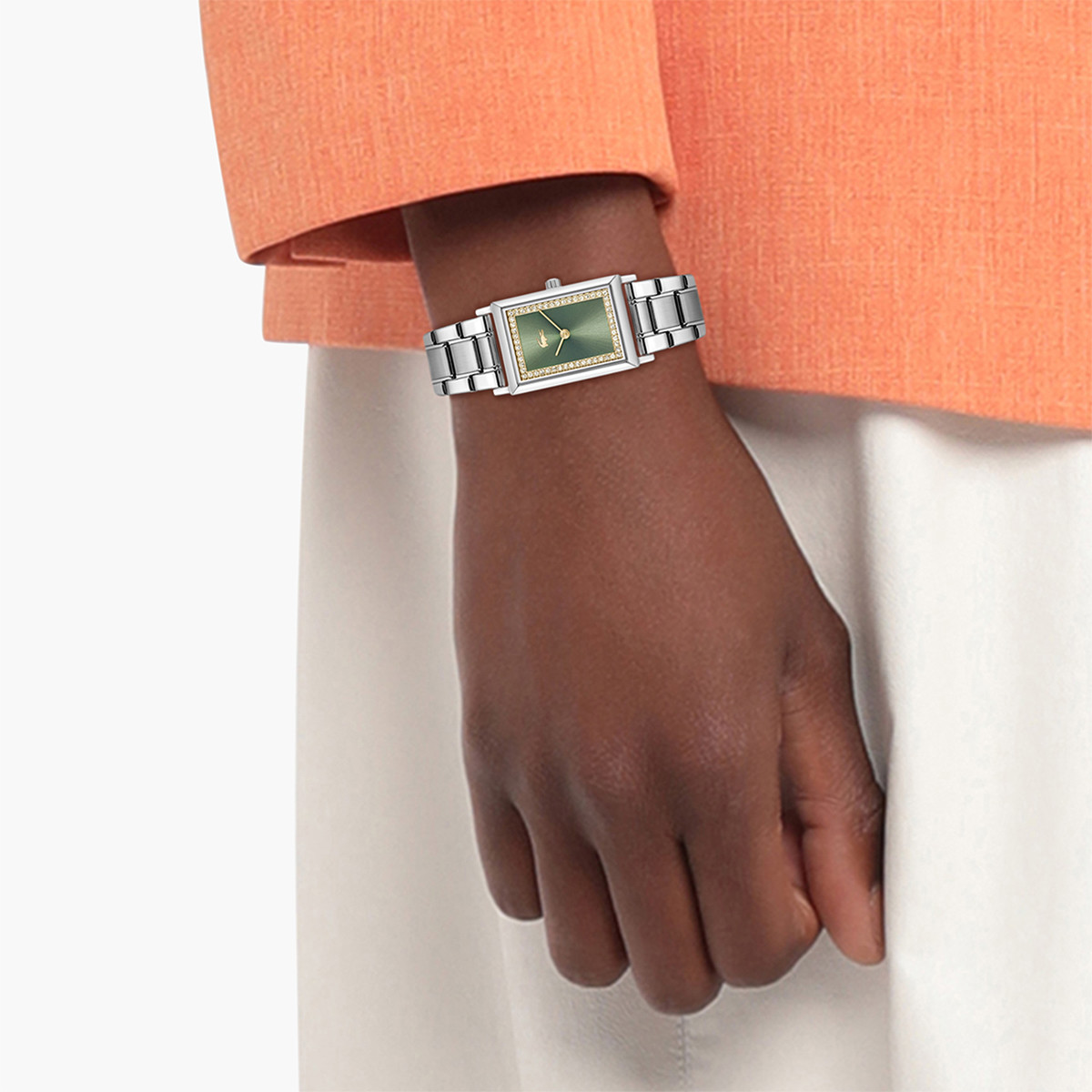 Montre LACOSTE catherine femme, bracelet acier - vue porté 1
