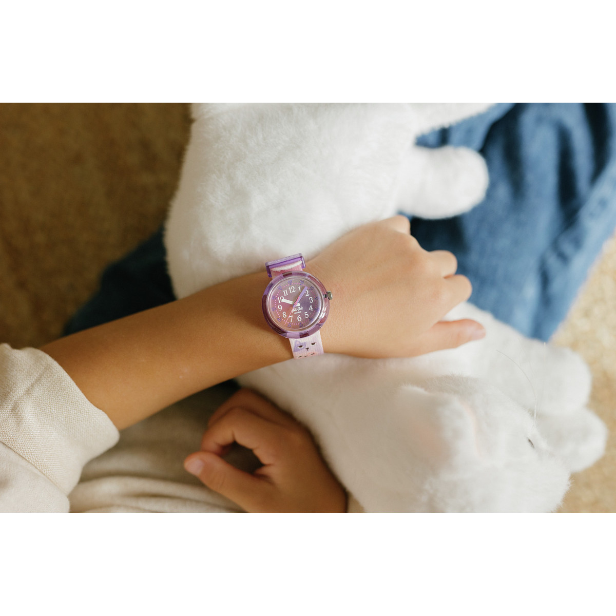 Montre FLIK FLAK CUTIE KITTY enfant cadran violet bracelet pet recycle rose - vue porté 2