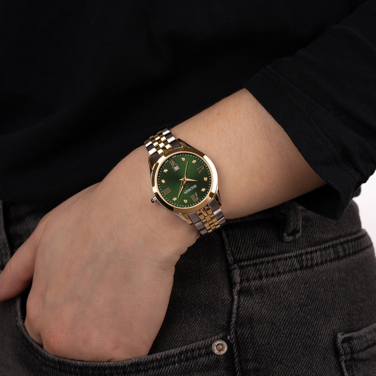 Montre BALMAIN classic r femme bracelet acier inoxydable bicolore jaune - vue porté 1