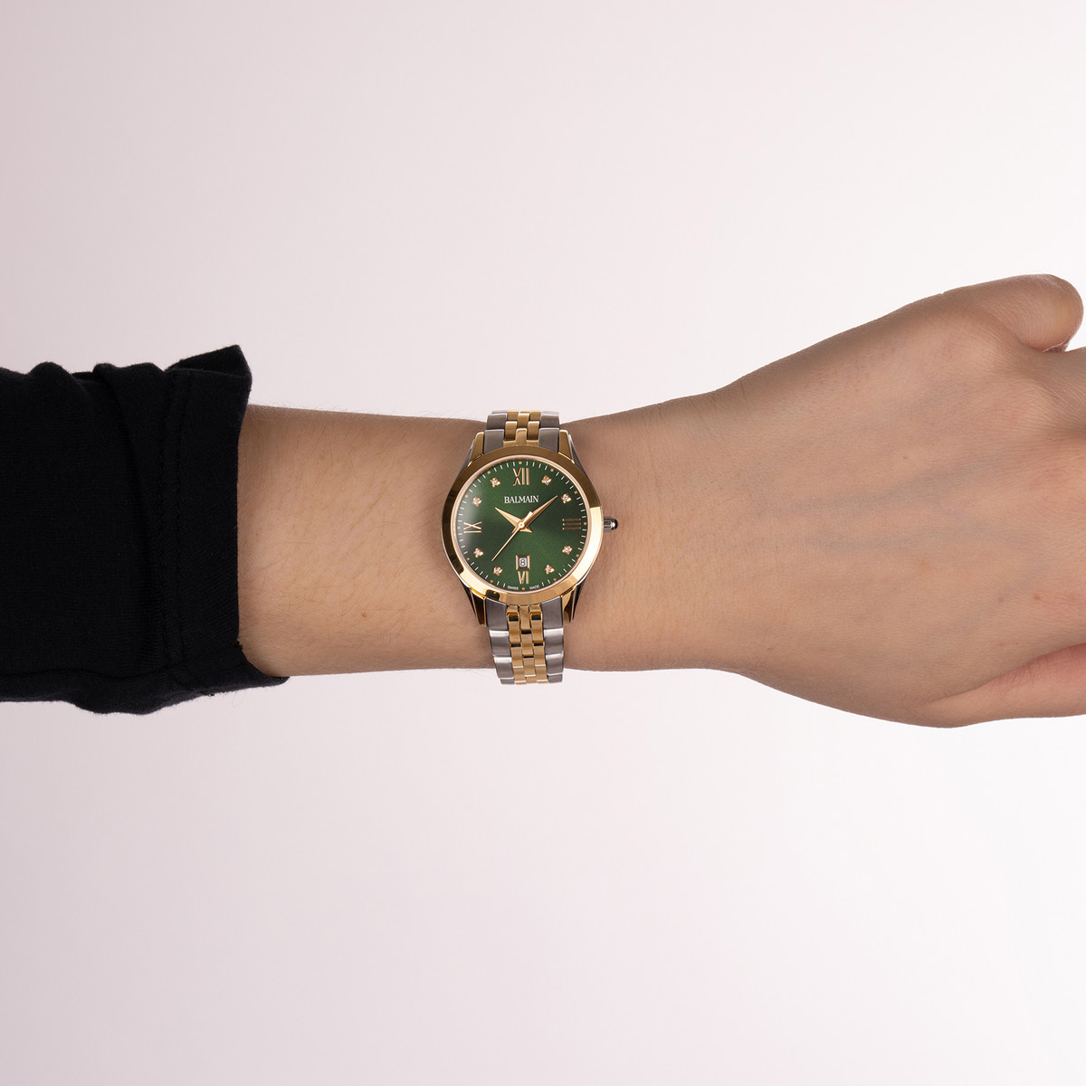 Montre BALMAIN classic r femme bracelet acier inoxydable bicolore jaune - vue porté 2