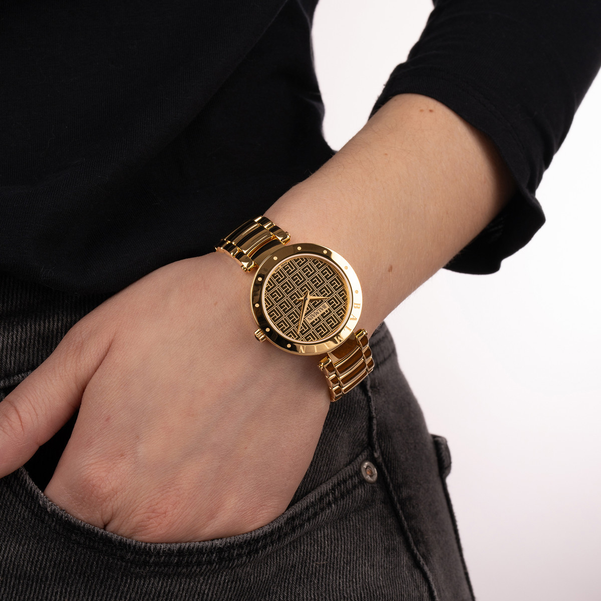Montre BALMAIN BALMAINIA femme bracelet pvd doré - vue porté 1