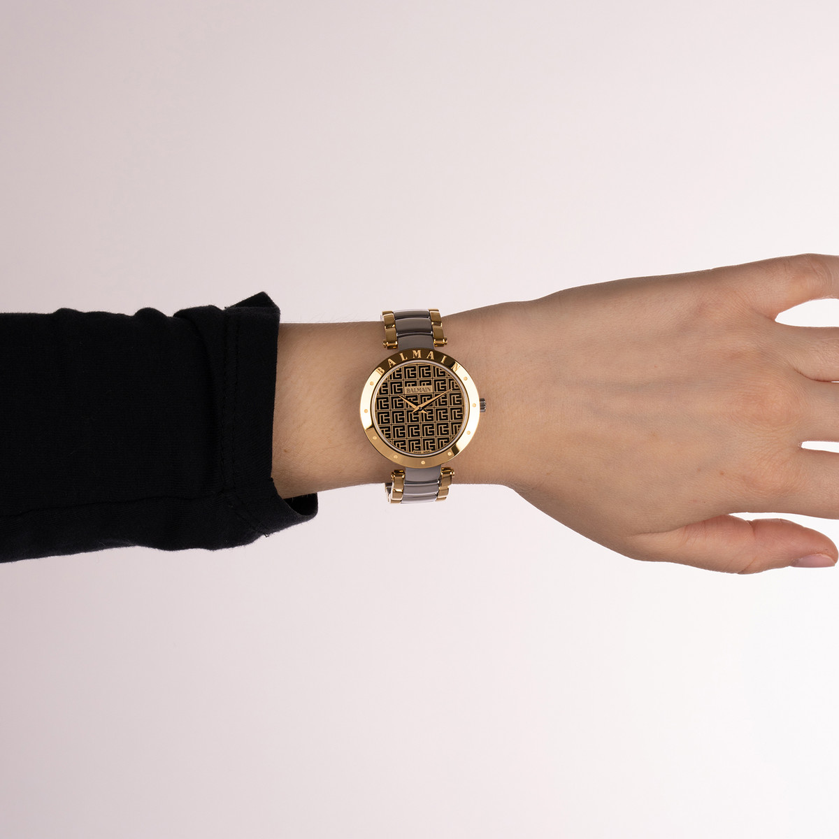Montre BALMAIN BALMAINIA femme bracelet acier inoxydable bicolore jaune - vue porté 2