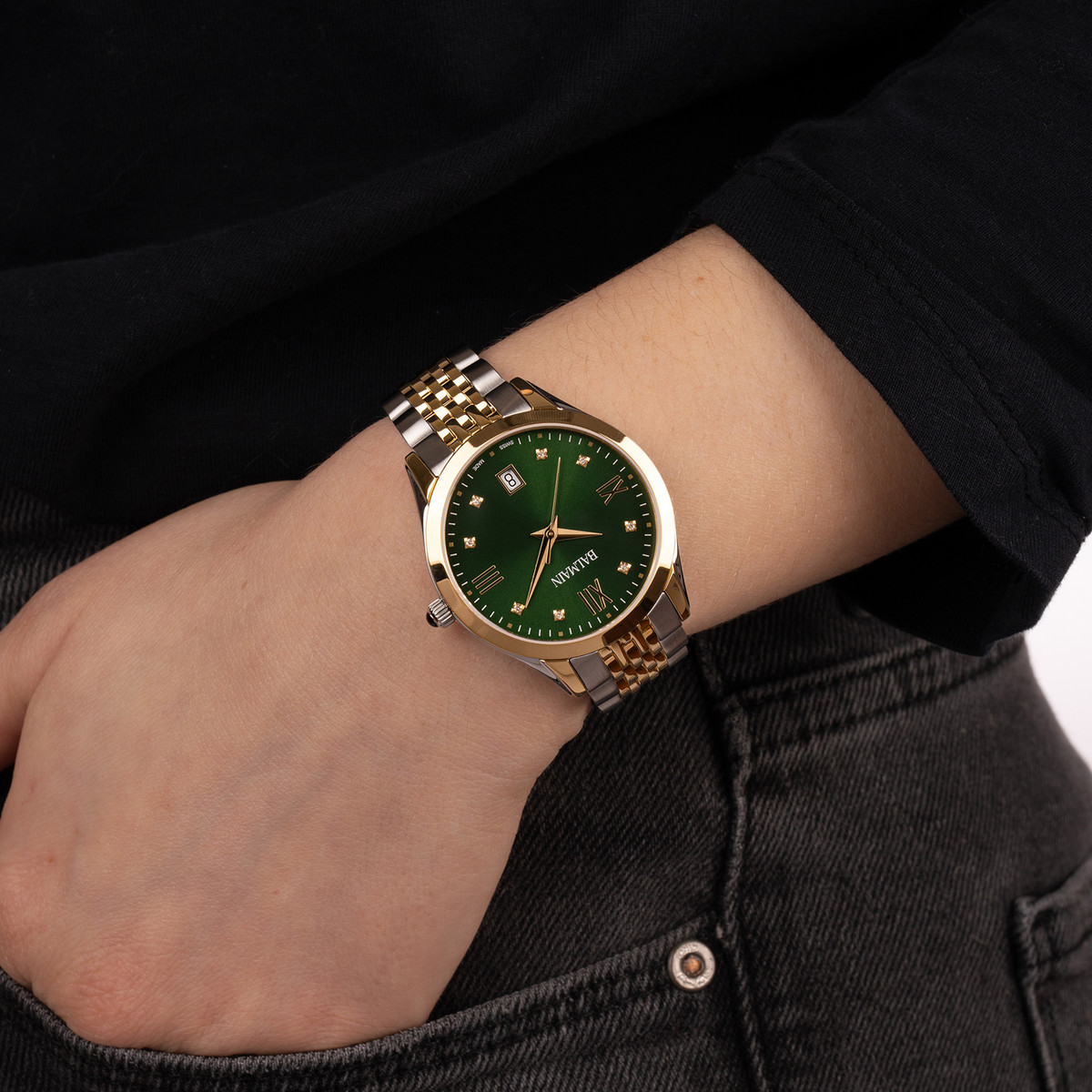 Montre BALMAIN classic r femme bracelet acier inoxydable bicolore jaune - vue porté 1