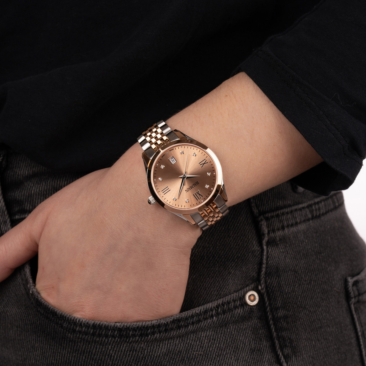 Montre BALMAIN classic r femme bracelet acier inoxydable bicolore rose - vue porté 1
