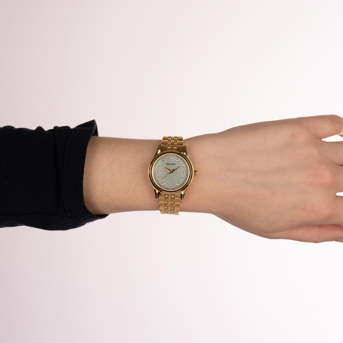 Montre BALMAIN beleganza femme bracelet pvd doré - vue porté 2