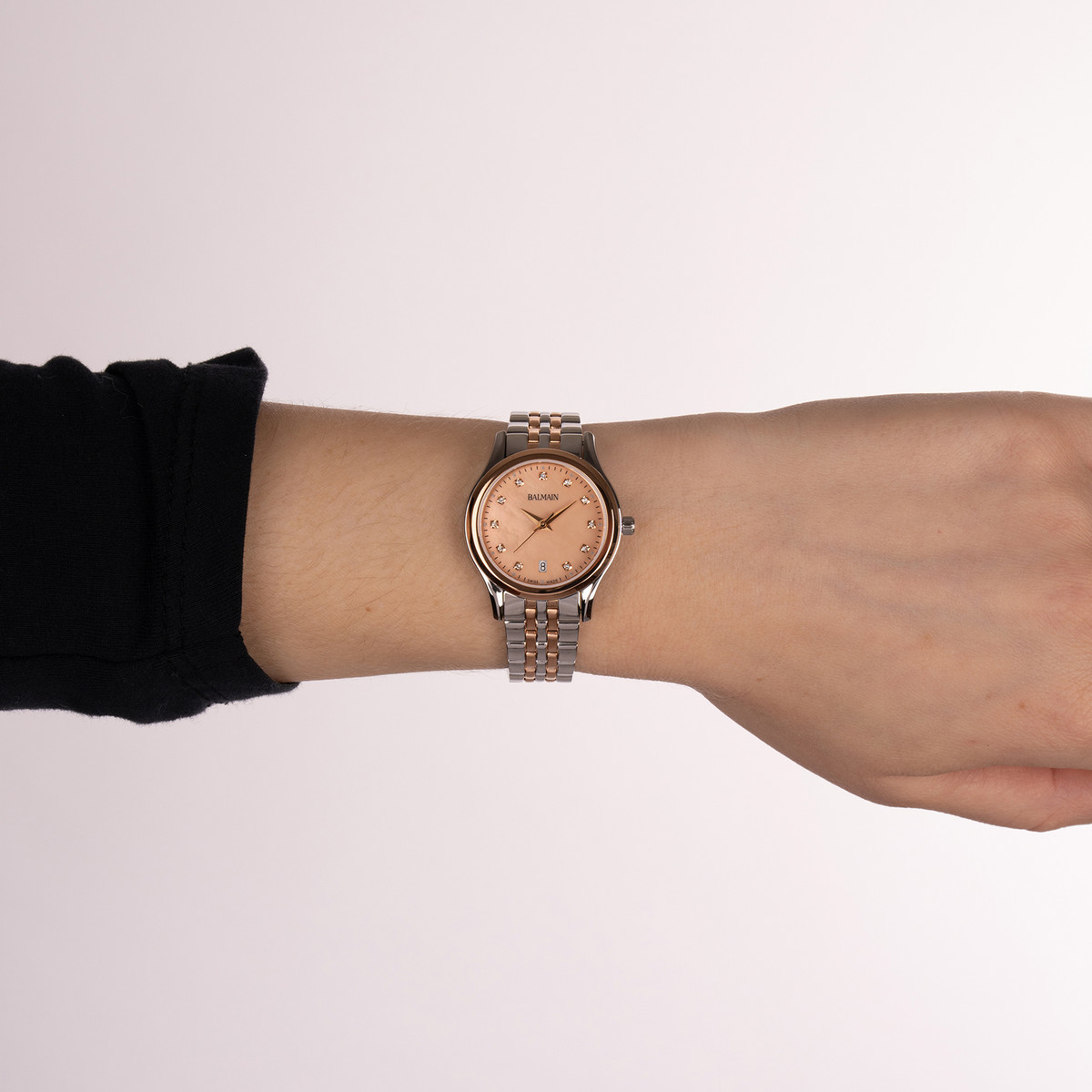 Montre BALMAIN beleganza femme bracelet acier inoxydable bicolore rose - vue porté 2