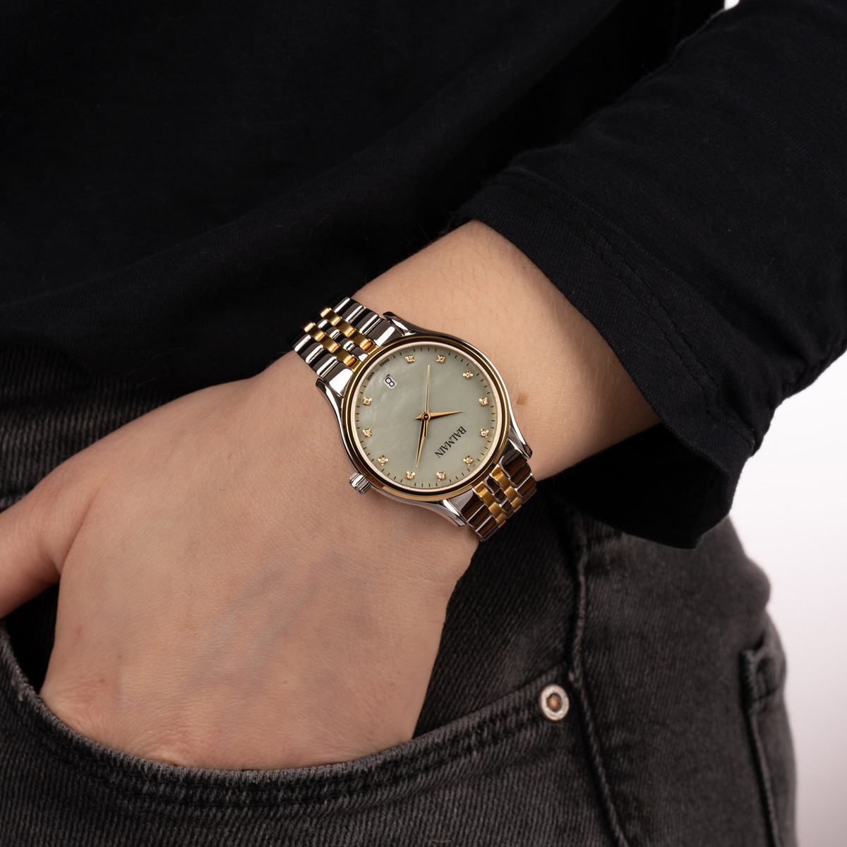 Montre BALMAIN beleganza femme bracelet acier inoxydable bicolore jaune - vue porté 1