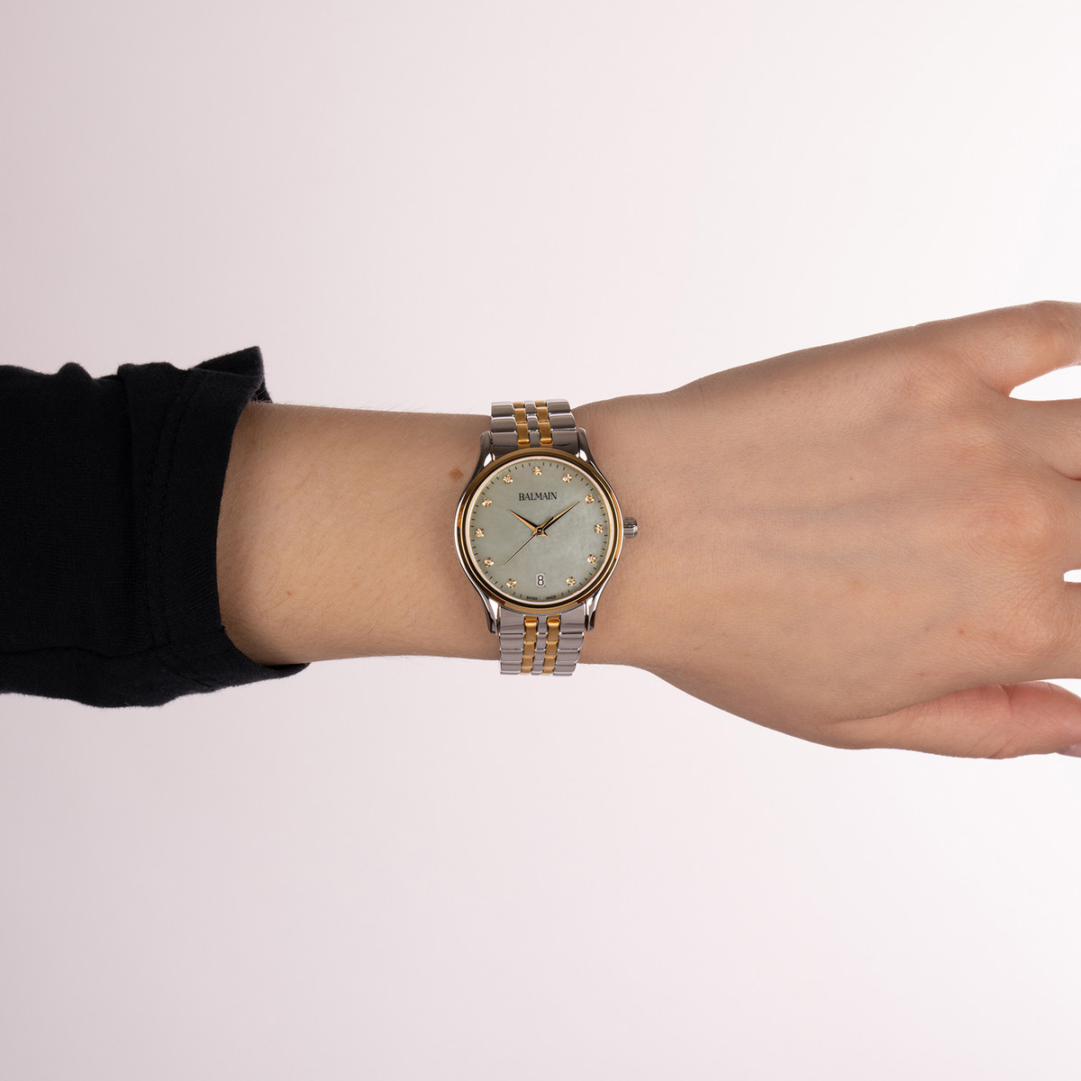 Montre BALMAIN beleganza femme bracelet acier inoxydable bicolore jaune - vue porté 2