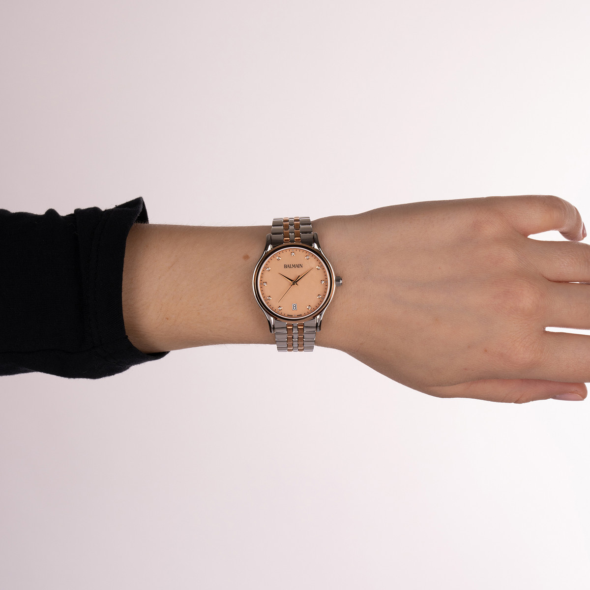 Montre BALMAIN beleganza femme bracelet acier inoxydable bicolore rose - vue porté 2