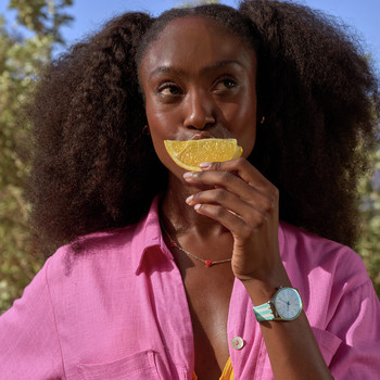 Montre SWATCH Essentials femme, boitier gris, cadran gris, bracelet silicone vert