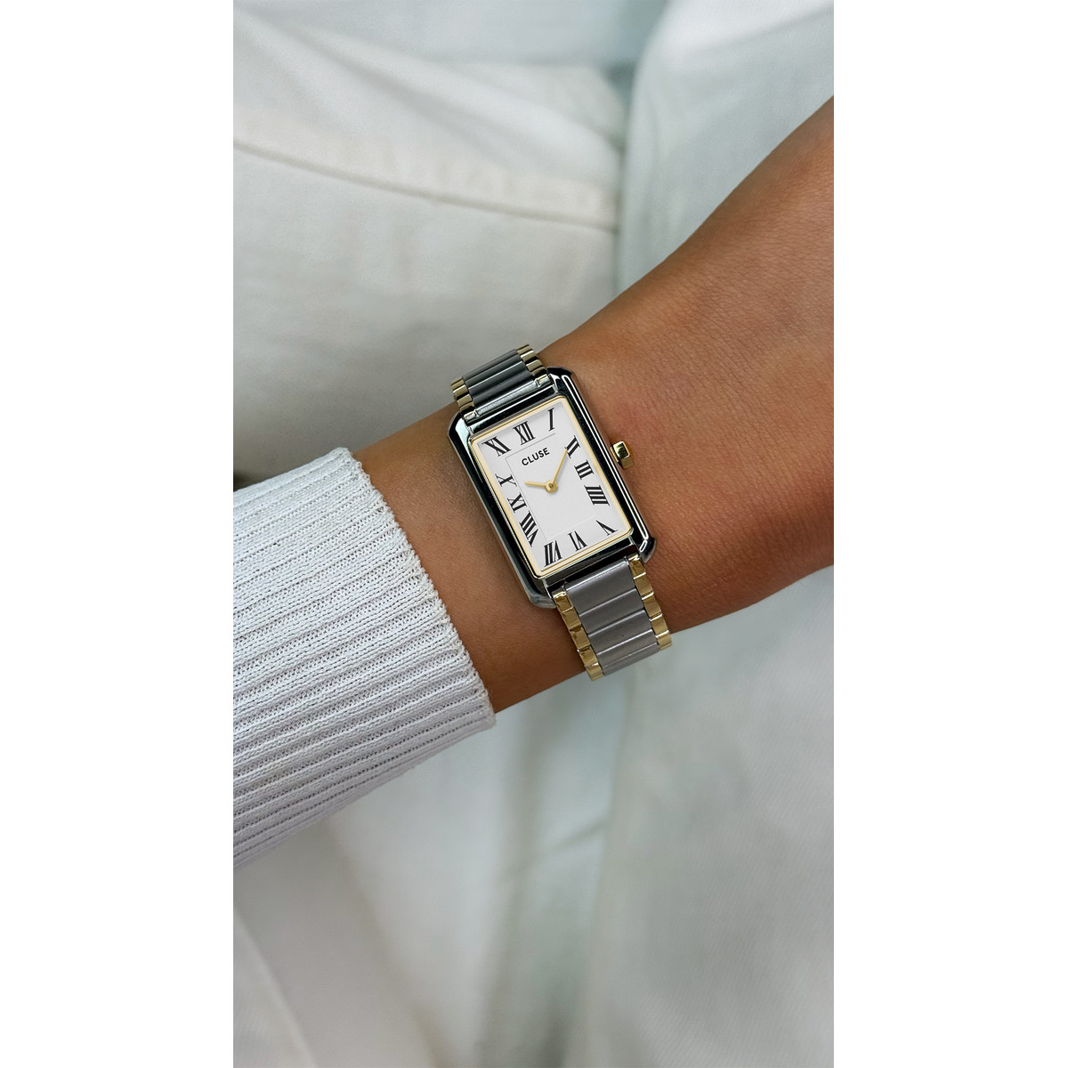 Montre CLUSE Belisenna femme cadran blanc bracelet acier bicolore - vue porté 1