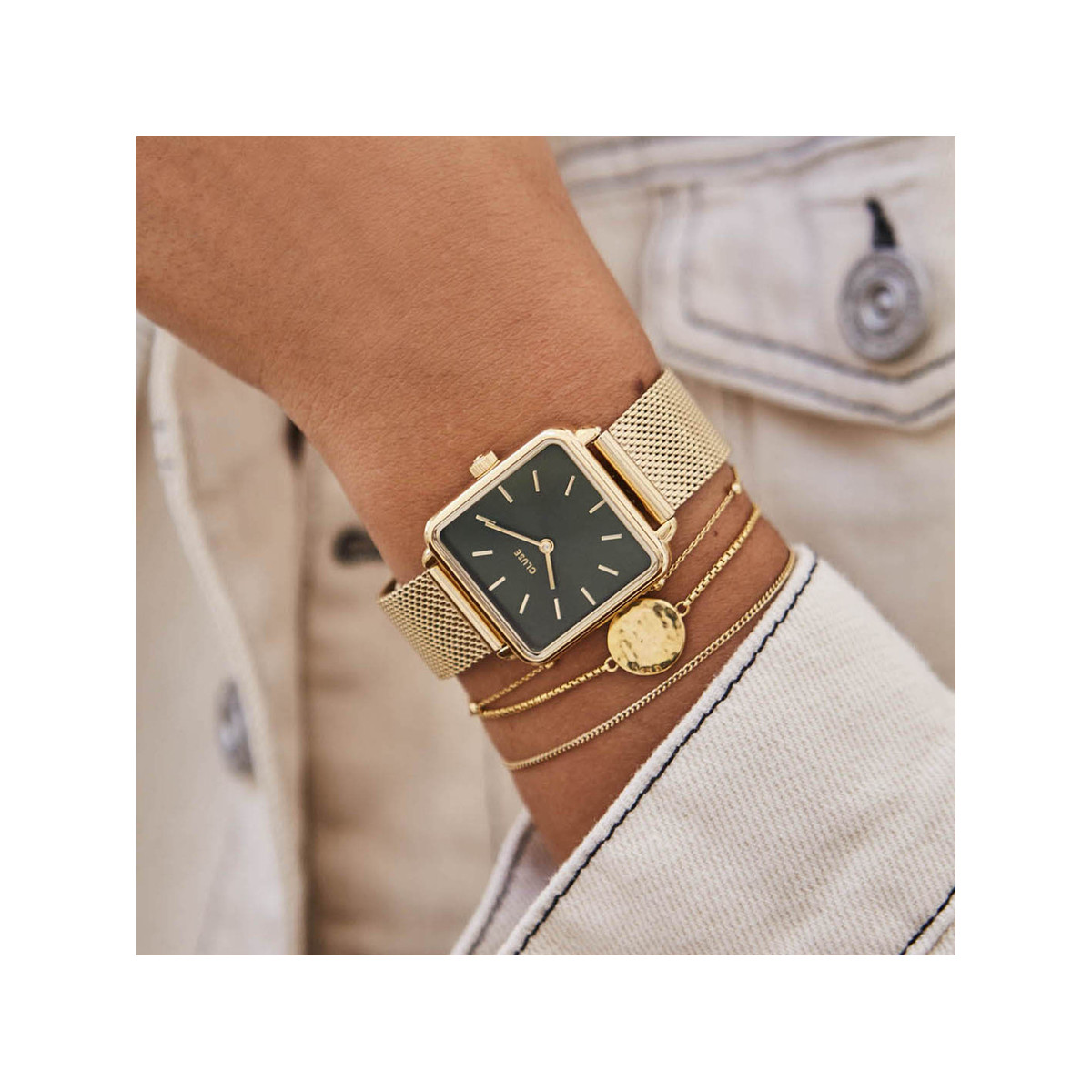 Montre CLUSE La Tétragone femme cadran vert bracelet acier doré - vue porté 4