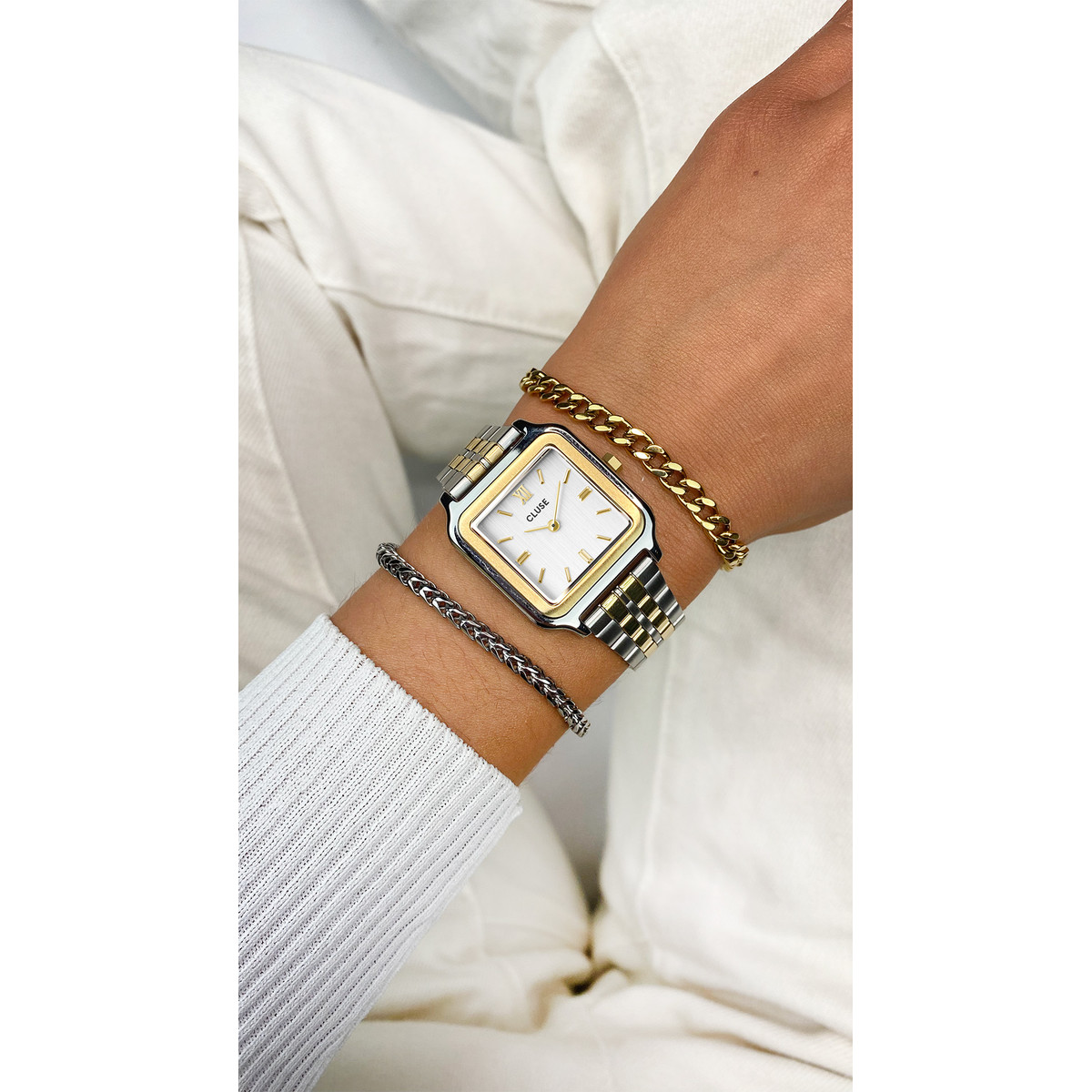 Montre CLUSE Gracieuse femme cadran blanc bracelet acier bicolore - vue porté 3