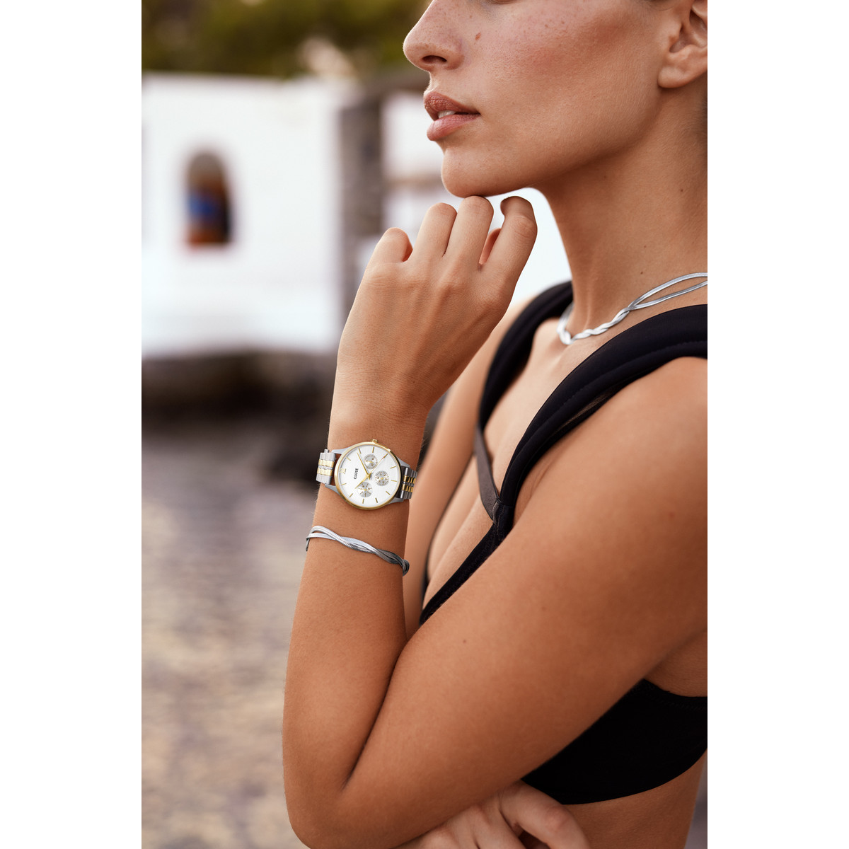 Montre CLUSE Minuit Multifunction femme cadran blanc bracelet acier bicolore - vue porté 3