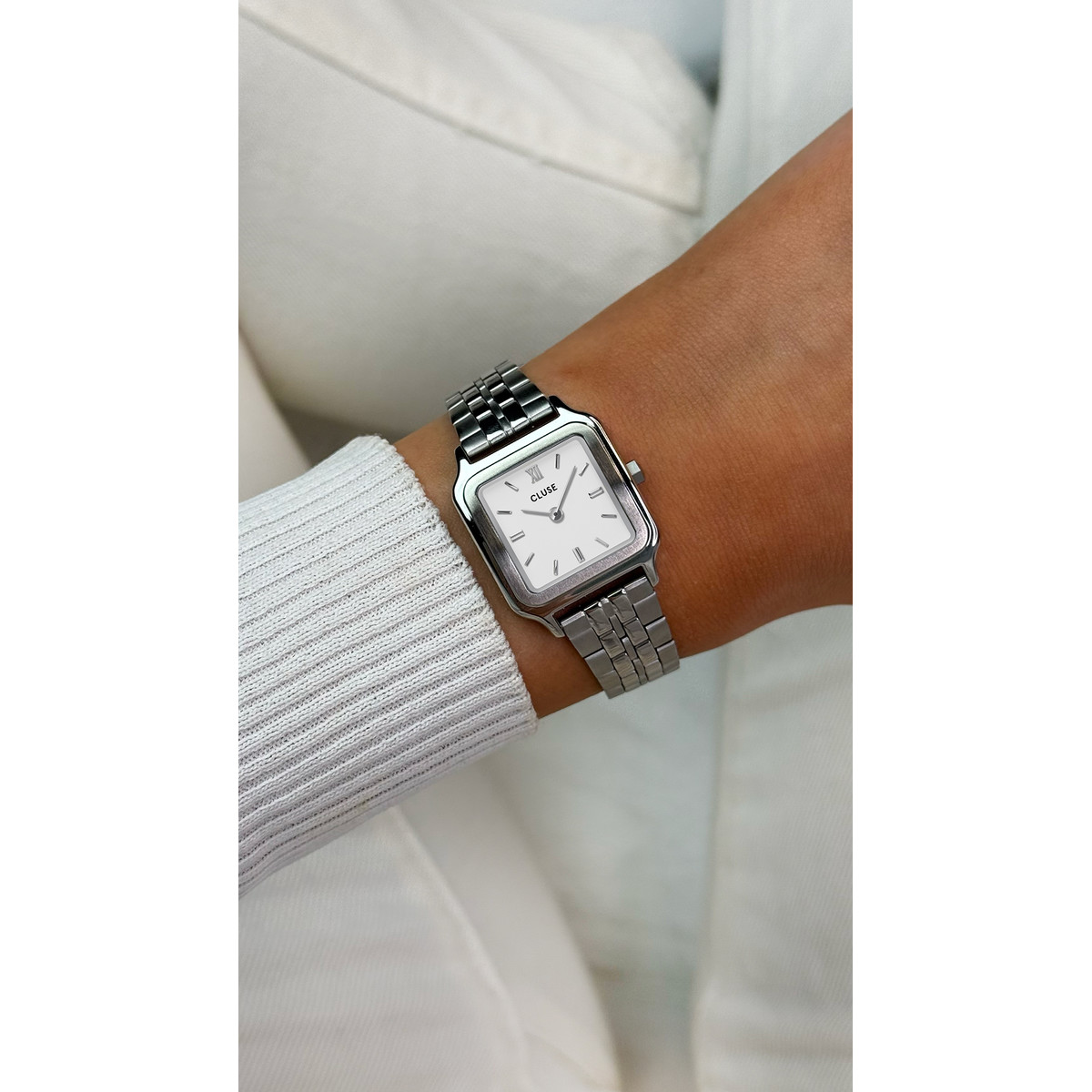 Montre CLUSE Gracieuse Petite femme cadran blanc bracelet acier - vue porté 1