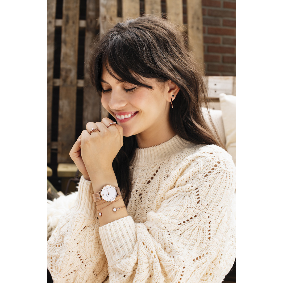 Montre CLUSE Minuit femme cadran blanc bracelet acier rose or - vue porté 2