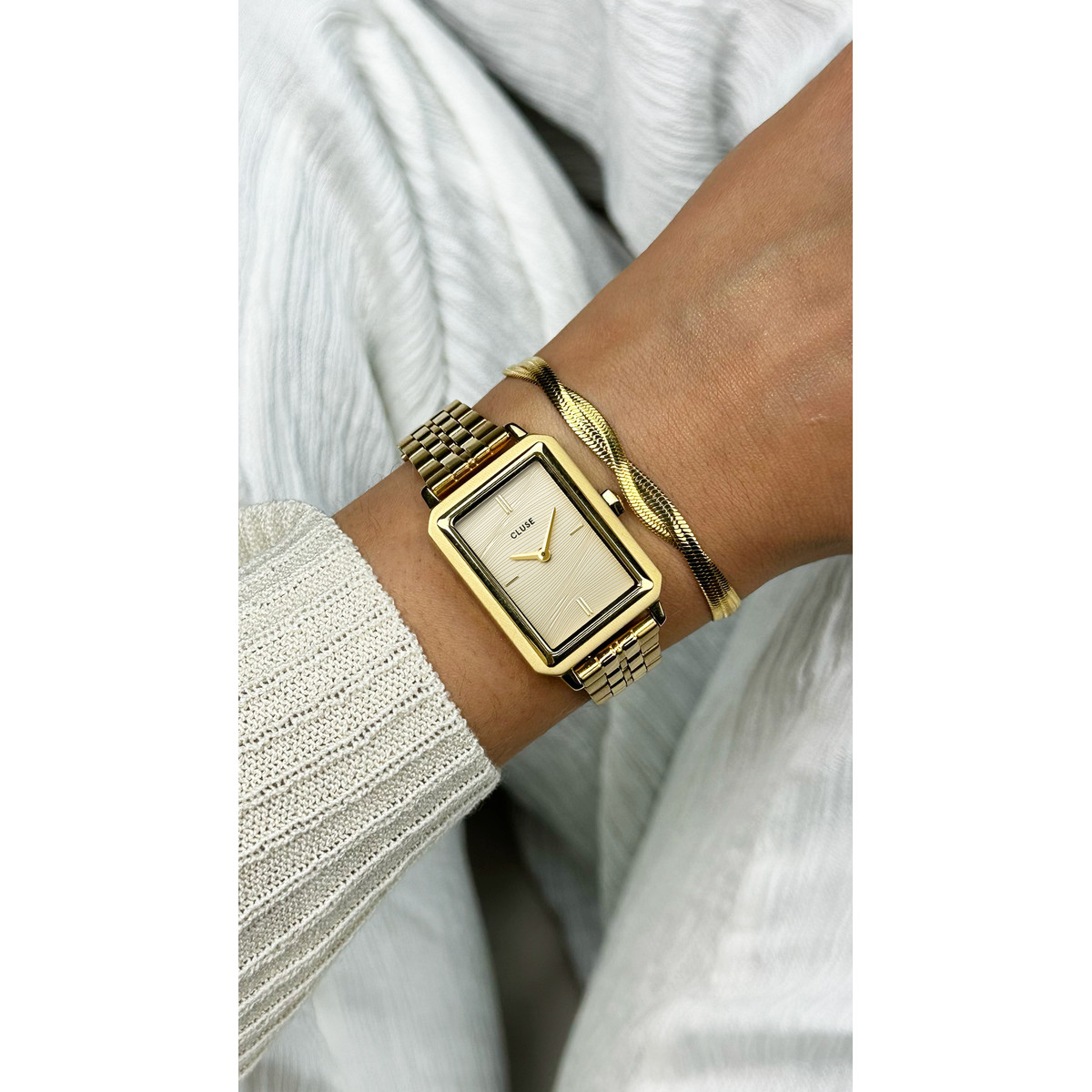 Montre CLUSE Fluette femme cadran doré bracelet acier doré - vue porté 1