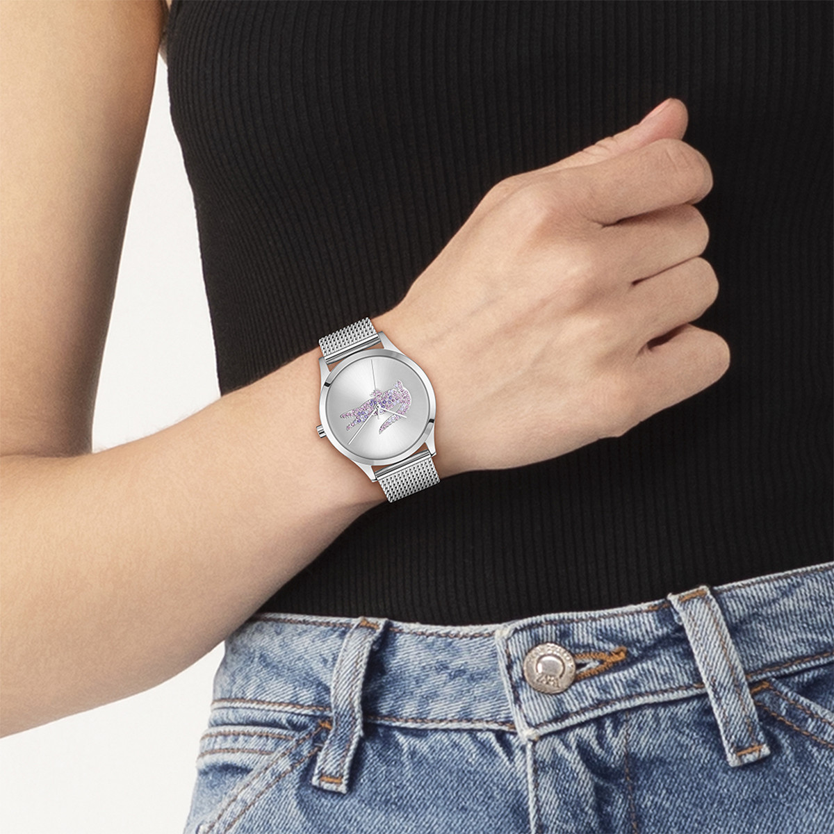 Montre LACOSTE crocodelle femme bracelet acier inoxydable gris - vue porté 1