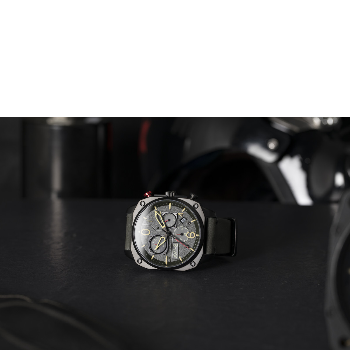 Montre AVI-8 homme chronographe acier noir cuir - vue D3