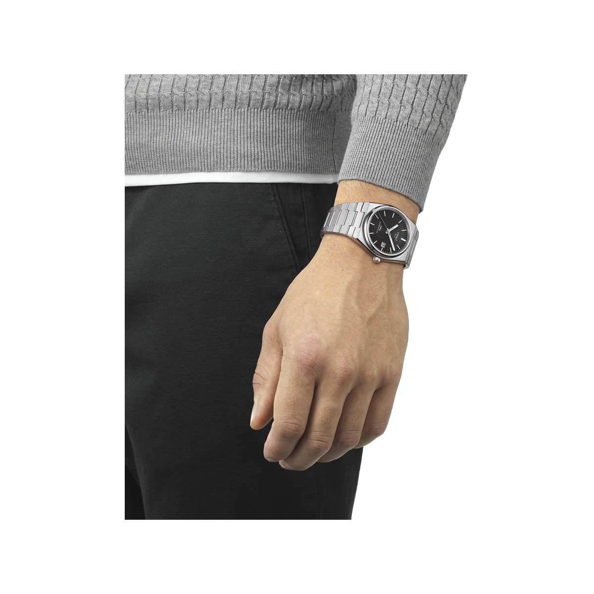 Montre TISSOT T-CLASSIC PRX POWERMATIC 80 homme automatique cadran noir bracelet inoxydable - vue porté 1