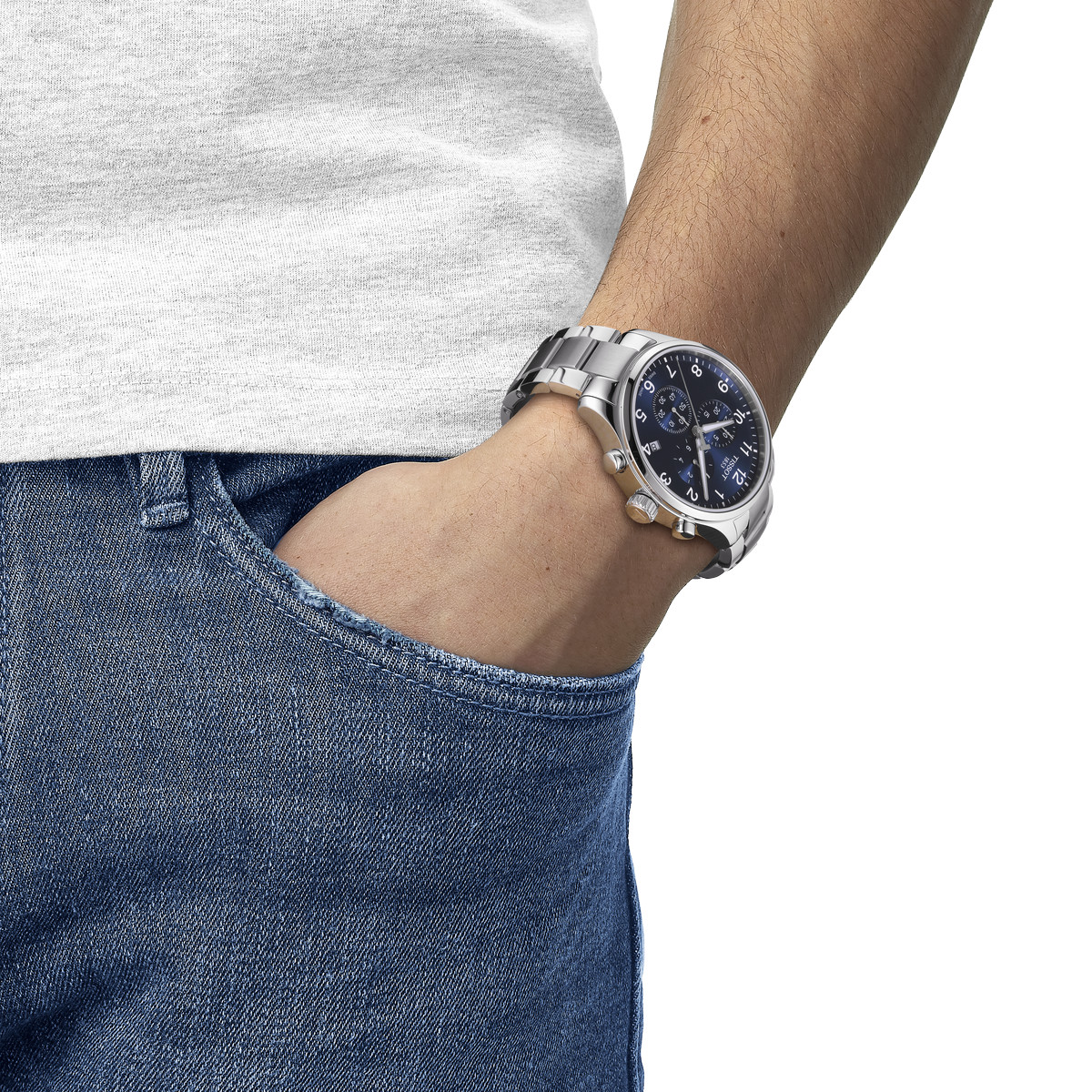 Montre TISSOT T-SPORT CHRONO XL homme cadran bleu bracelet acier inoxydable - vue porté 1