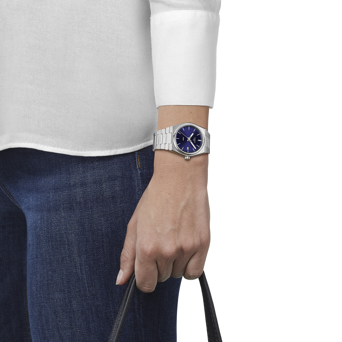 Montre TISSOT T-CLASSIC PRX mixte cadran bleu bracelet acier inoxydable - vue porté 1