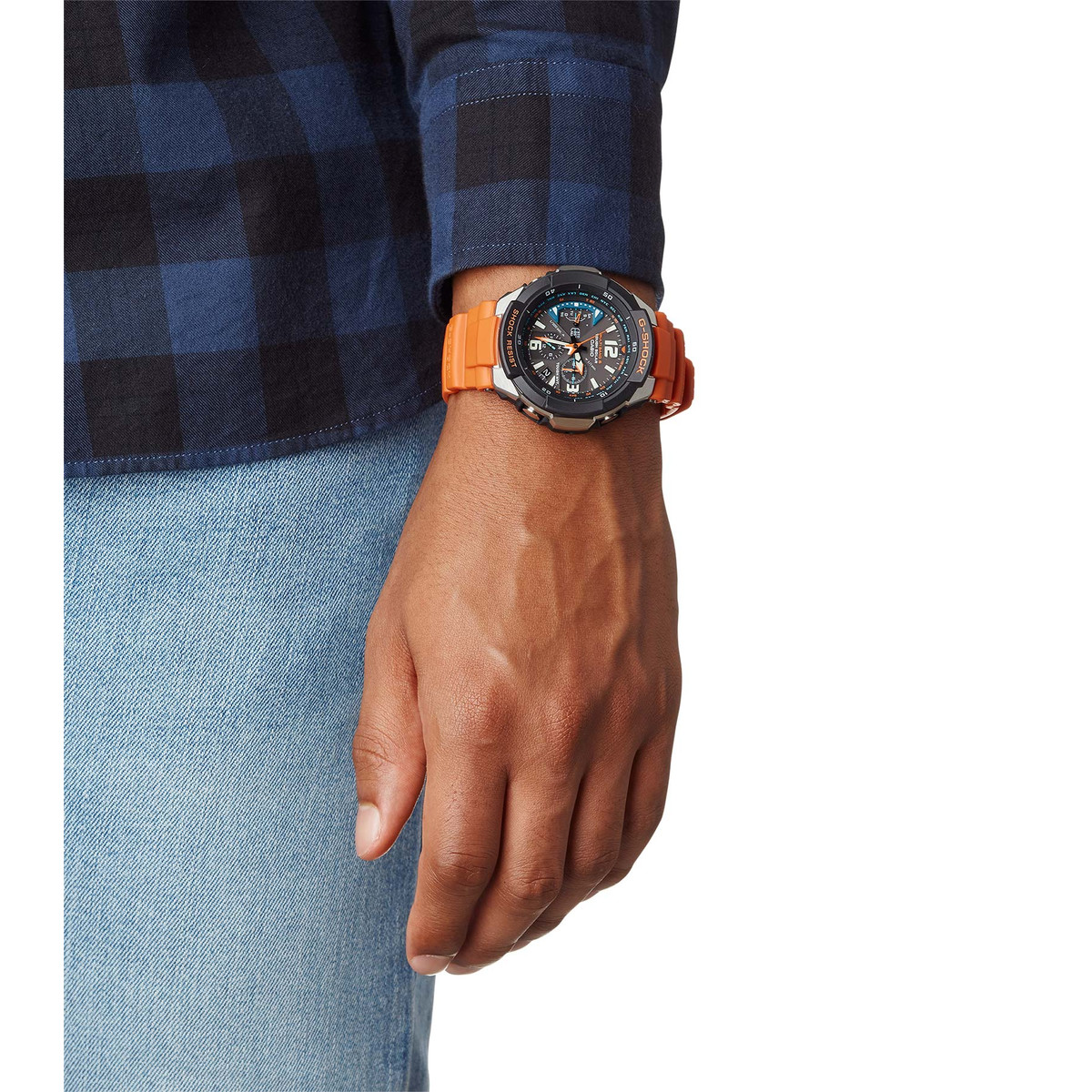 Montre G-SHOCK PREMIUM homme acier bracelet résine orange - vue porté 1