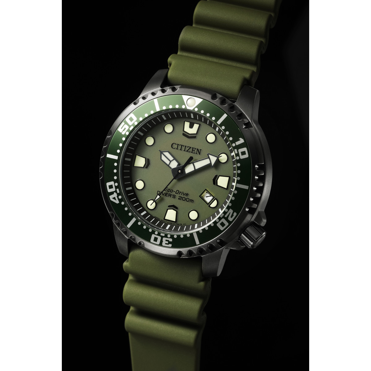 Montre CITIZEN promaster marine homme eco-drive acier bracelet silicone vert olive - vue D1