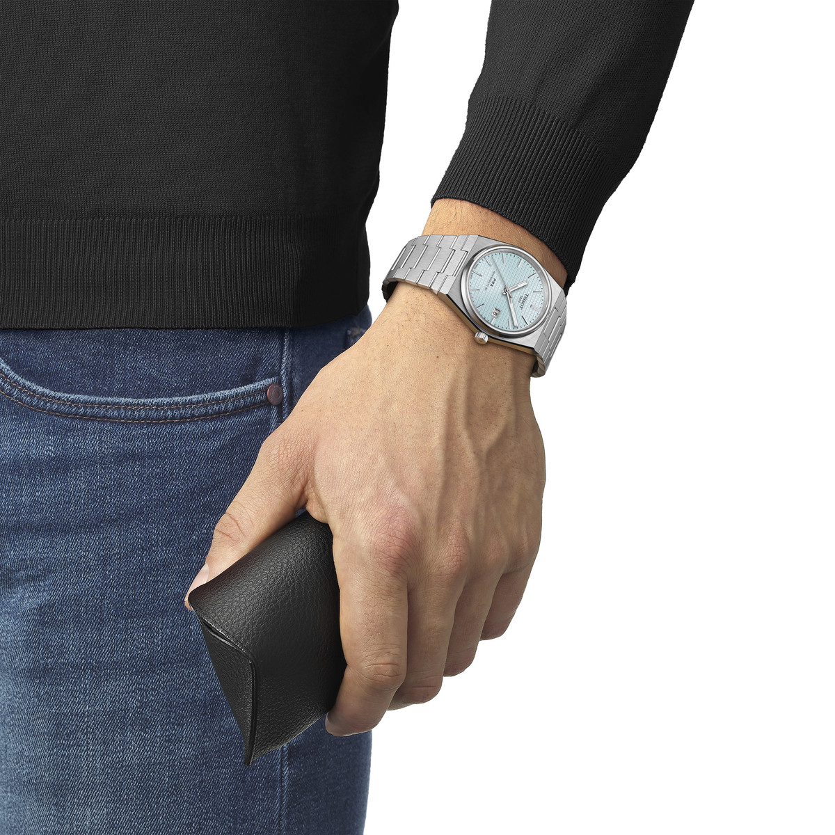 Montre TISSOT PRX POWERMATIC homme automatique cadran bleu clair bracelet gris - vue porté 1