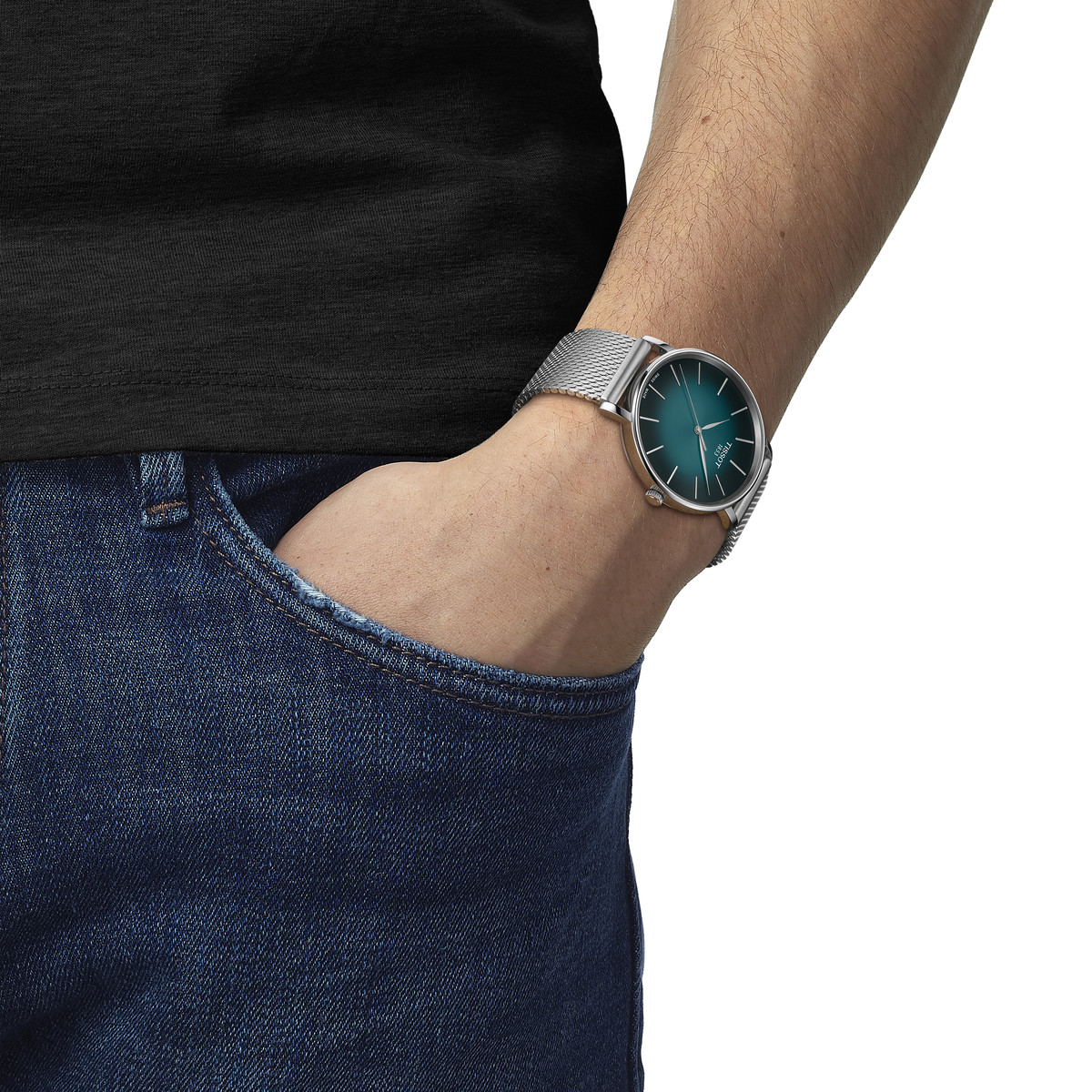 Montre TISSOT T-CLASSIC EVERYTIME mixte cadran vert bracelet acier gris - vue porté 1
