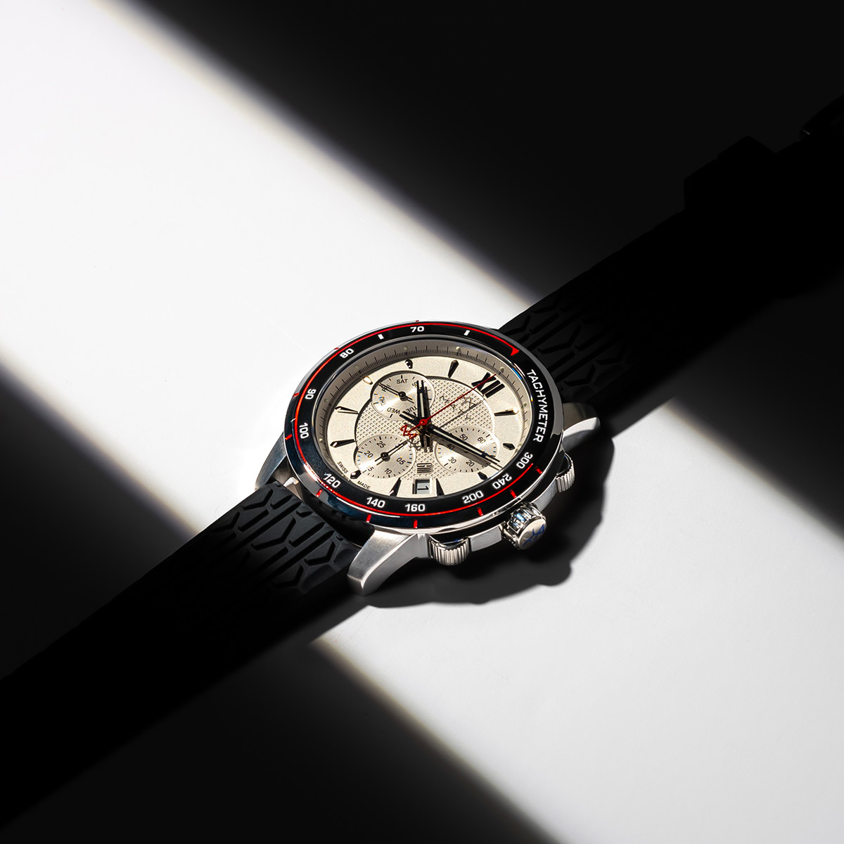 Montre MATY GM chronographe cadran blanc bracelet caoutchouc noir - vue D4
