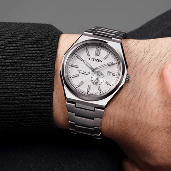 Montre CITIZEN super titanium homme mecanique, bracelet titane gris argent