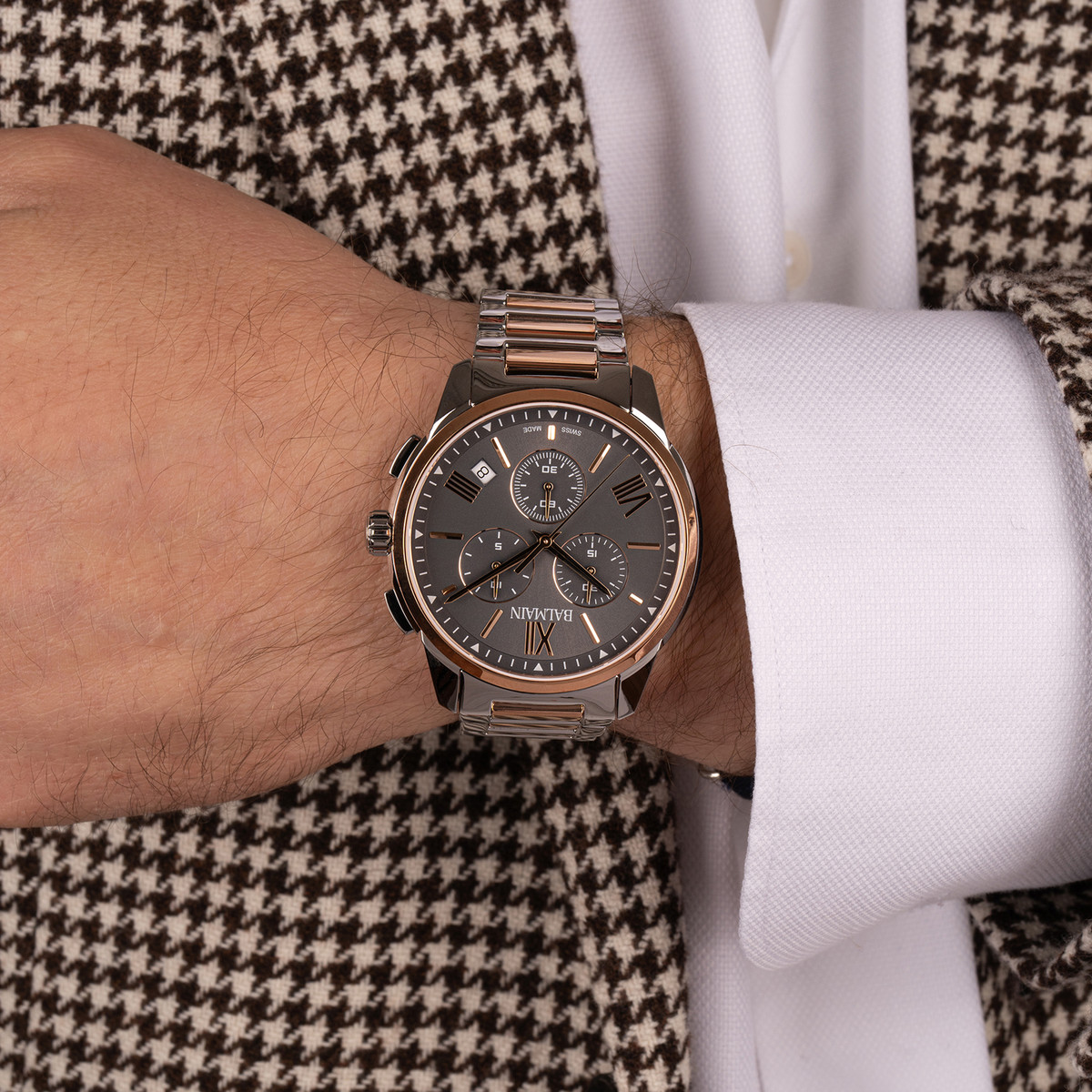 Montre BALMAIN madrigal homme bracelet acier inoxydable bicolore rose - vue porté 1