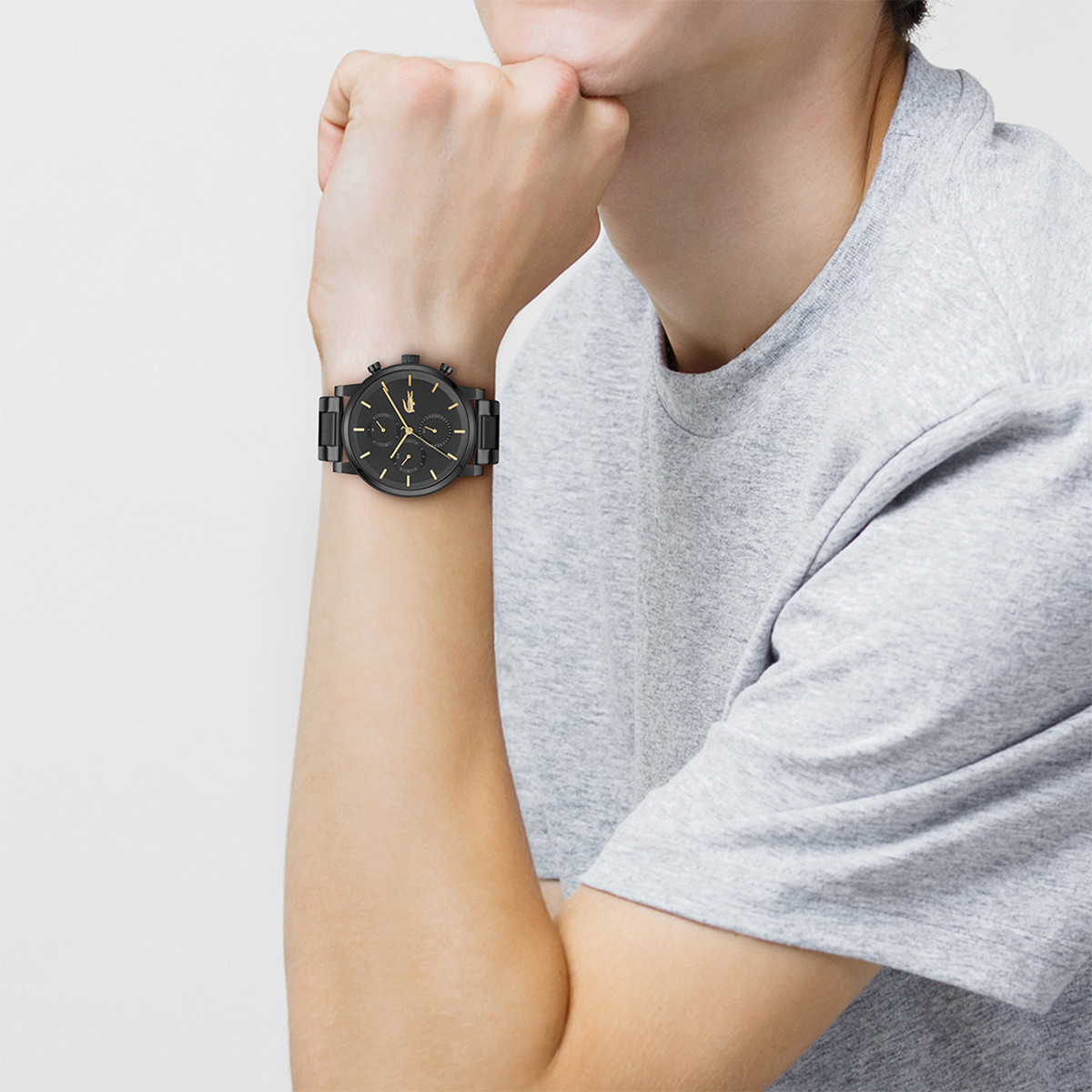 Montre LACOSTE replay homme bracelet acier inoxydable noir - vue porté 1