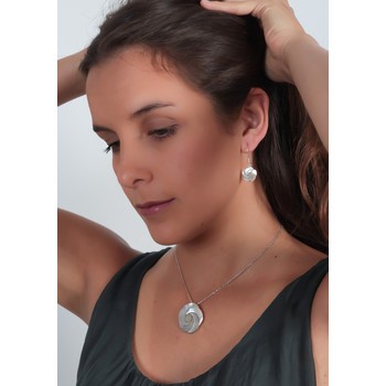 Pendentif-argent 925 000ème -Femme-Nacre-Blanc-fleur en spirale -Dimension diamètre 32mm