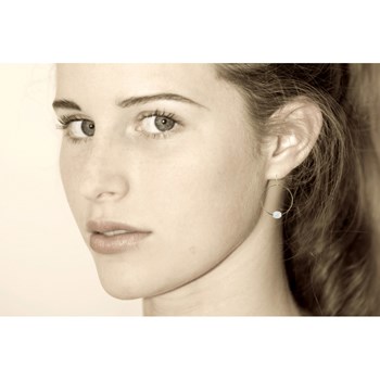 Verguld zilveren oorbellen met creolen en gefacetteerde witte agaat