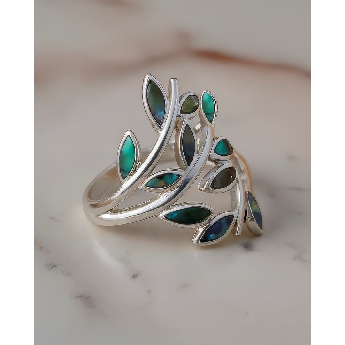 Bague artisanale nacre abalone pétales floraux argent 925 | Collection Zelira ADEN - vue 4