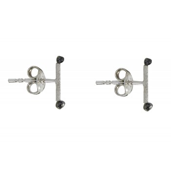 Boucles d'Oreilles Bâton en Argent 925 Brossé et ses 2 Diamants Noirs