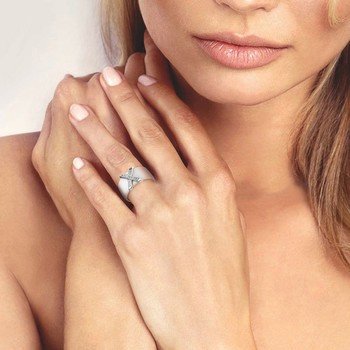 STELLA - Bague Jonc Massif - Pure Ceramic blanche et acier - Motif Noeud