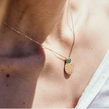 Collier Fin Plaqué Or Tendance Medaillon Martelé Pierre Precieuse Fine Aventurine
